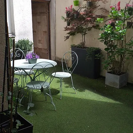 2 Pieces Et Jardin Hyper Centre *